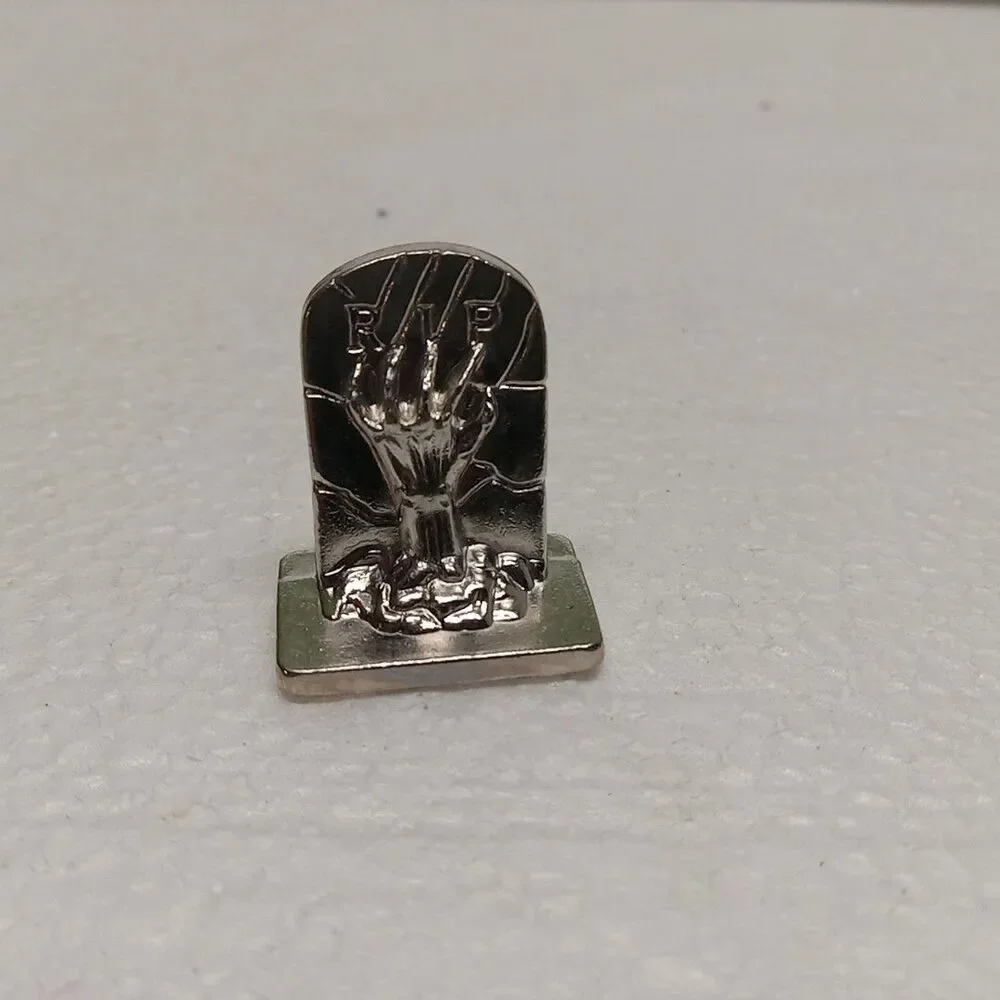 2007 Movie 2nd Edition Deluxe scene it? - Replacement Metal Token HAND in GROUND